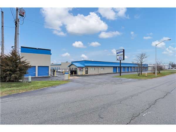 storage-units-in-fort-wayne-in-at-4522-maplecrest-rd-extra-space-storage