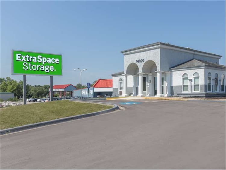 Storage Units in Grandview, MO at 14300 S US Highway 71 Extra Space