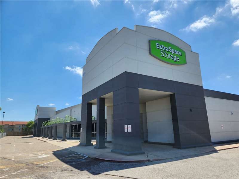 Extra Space Storage facility on 4737 Saratoga Blvd - Corpus Christi, TX