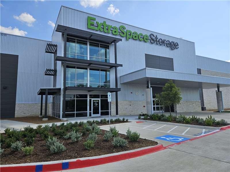 Extra Space Storage facility on 2200 Sam Rayburn Hwy - Melissa, TX