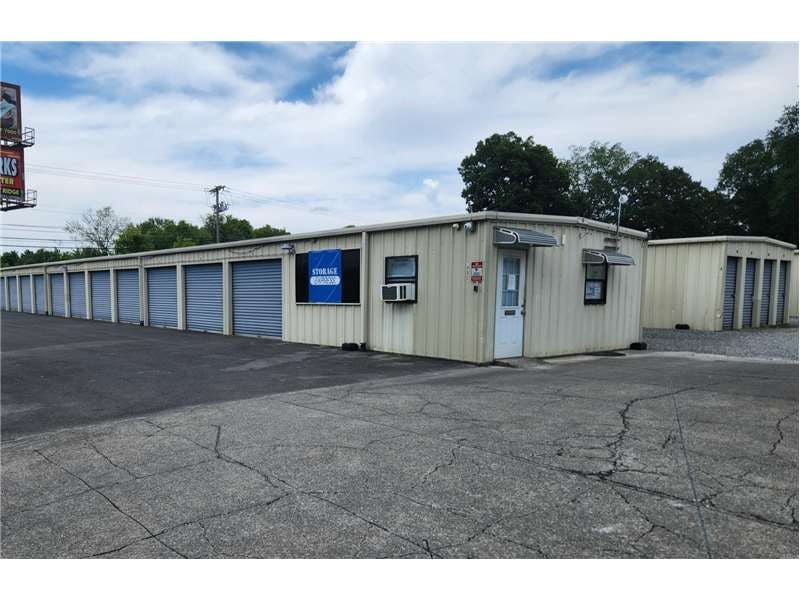 Extra Space Storage facility on 1402 Wilson Rd - Rossville, GA