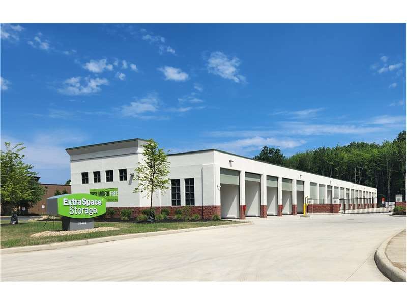 Extra Space Storage facility on 29400 Clemens Rd - Westlake, OH