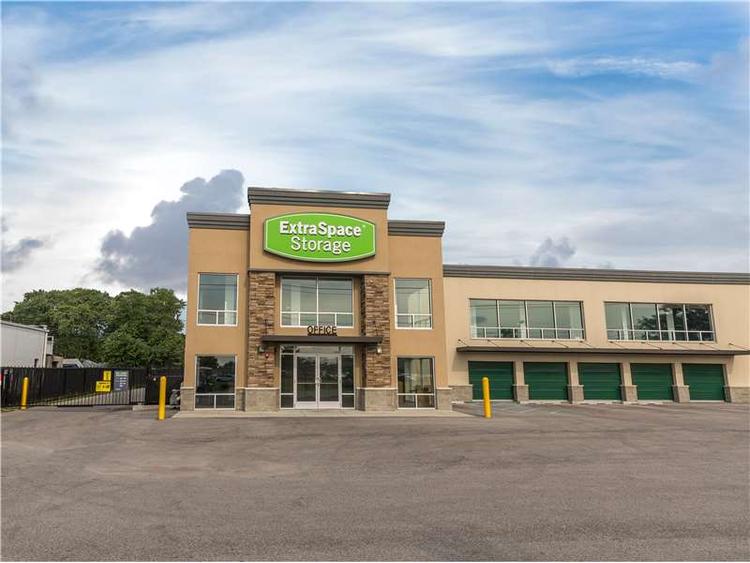 Storage Units in Greenwood, IN at 739 US31 S Extra Space Storage