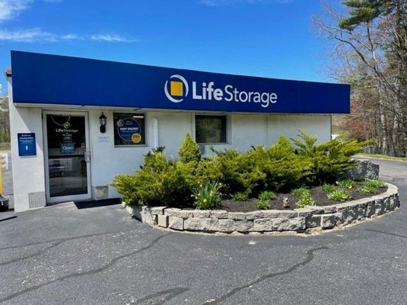 Extra Space Storage facility on 44 Calef Hwy - Lee, NH