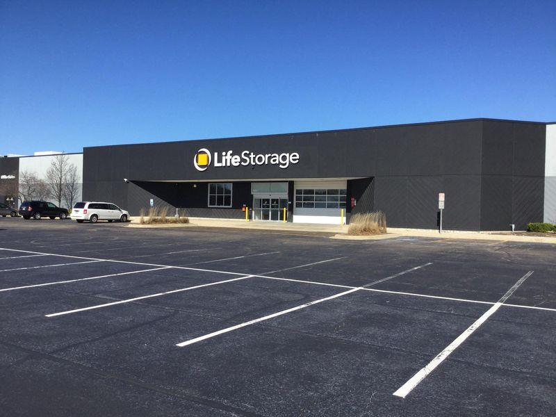 Extra Space Storage facility on 450 Airport Rd - Elgin, IL