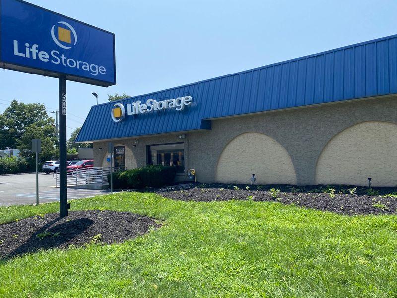 Extra Space Storage facility on 500 Stelton Rd - Piscataway, NJ