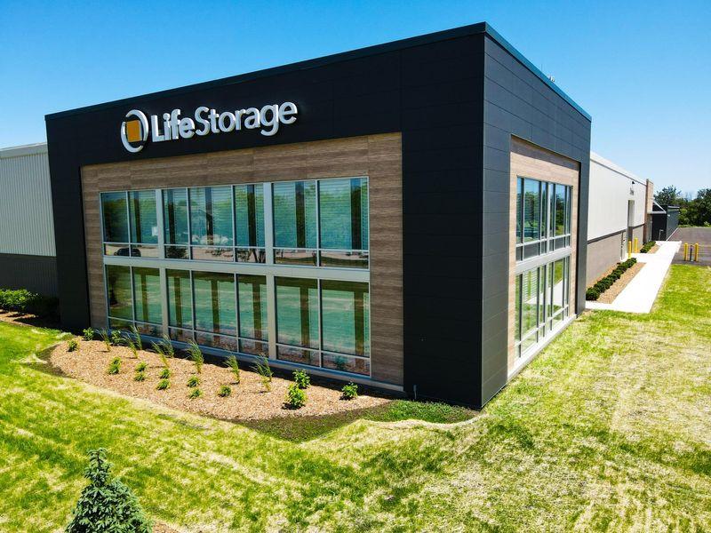 Extra Space Storage facility on 10448 N Port Washington Rd - Mequon, WI