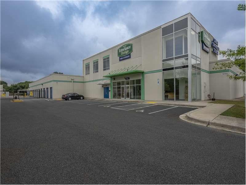 Extra Space Storage facility on 3939 W Market St - Greensboro, NC