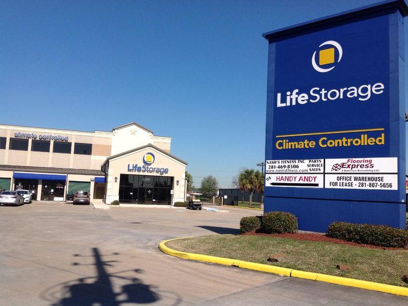 Extra Space Storage facility on 11500 FM 1960 Rd W - Houston, TX