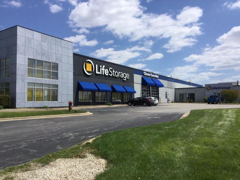 Extra Space Storage facility on 7700 W 79th St - Bridgeview, IL