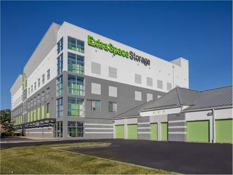 Extra Space Storage facility on 590 Revere Beach Pkwy - Revere, MA