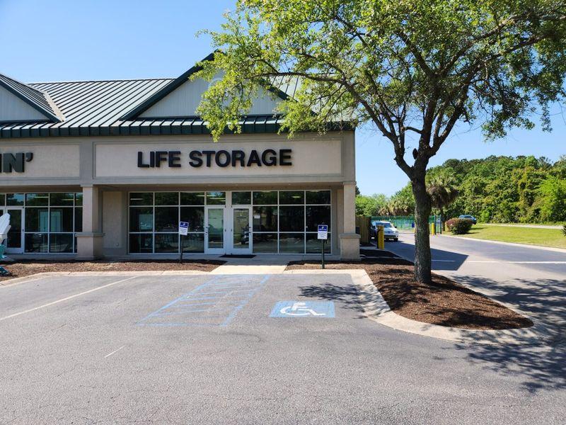 Extra Space Storage facility on 19 Sheridan Park Cir - Bluffton, SC