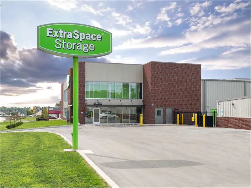Exterior beauty shot of Indianapolis Extra Space Storage facility and front office. 