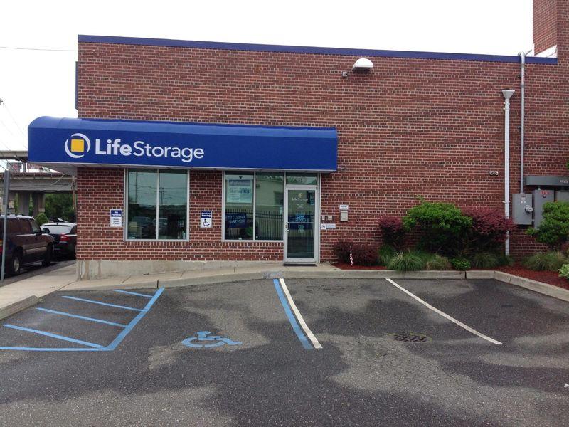 Extra Space Storage facility on 101 E Hoffman Ave - Lindenhurst, NY