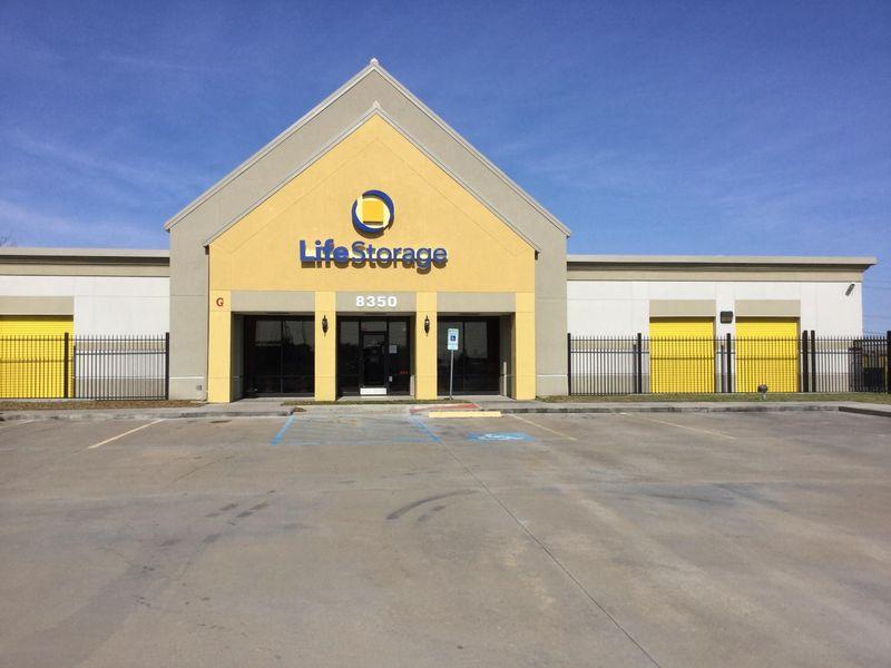 Extra Space Storage facility on 8350 S Sam Houston Pkwy E - Houston, TX