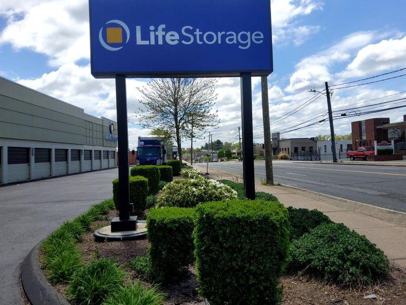 Extra Space Storage facility on 580 New Park Ave - West Hartford, CT