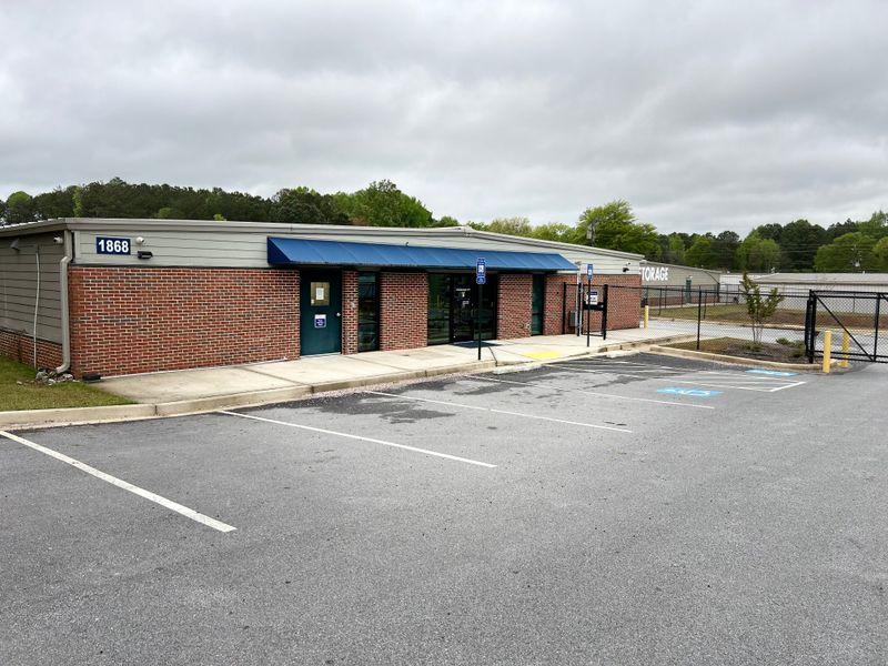 Extra Space Storage facility on 1868 Highway 85 N - Fayetteville, GA