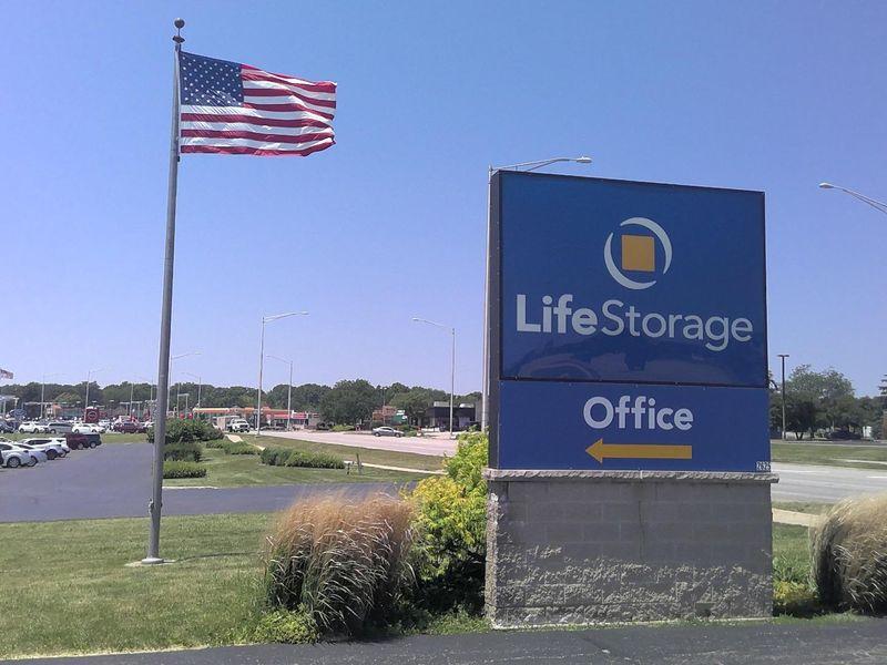 Extra Space Storage facility on 2625 E Main St - St Charles, IL