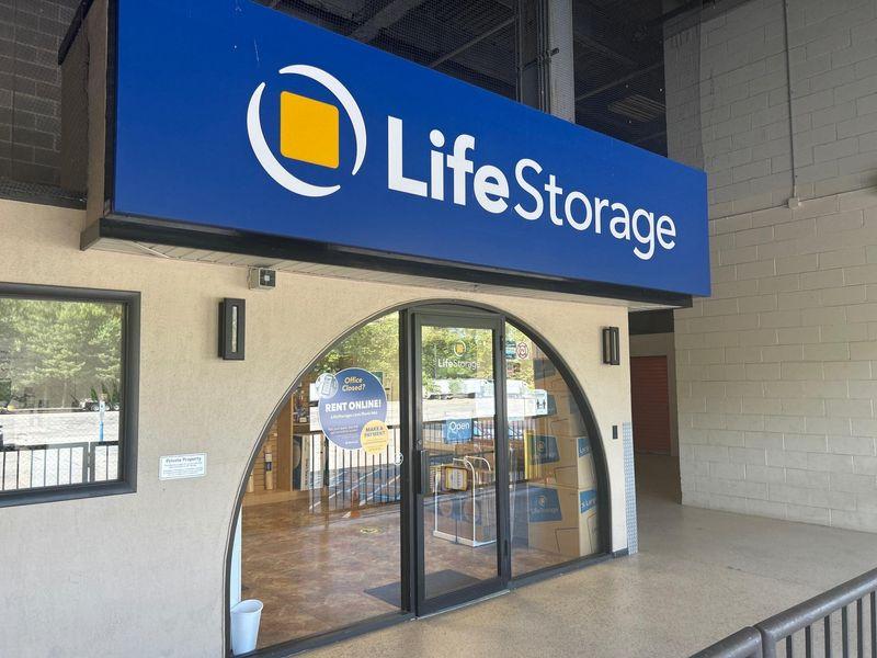 Extra Space Storage facility on 77 Willowbrook Blvd - Wayne, NJ