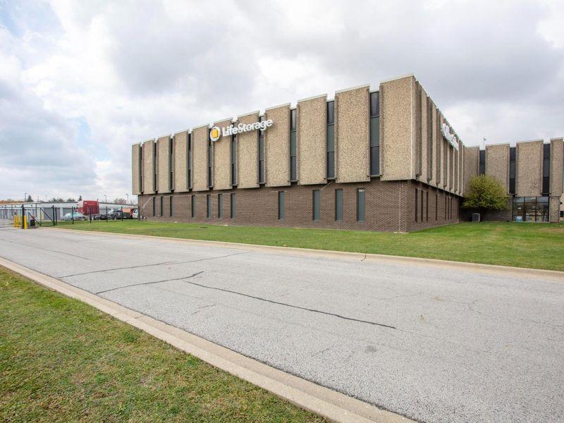 Extra Space Storage facility on 21700 S Cicero Ave - Matteson, IL