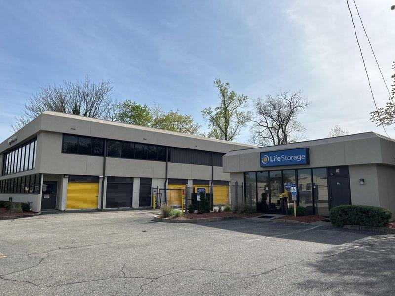 Extra Space Storage facility on 211 Route 17 - Upper Saddle River, NJ