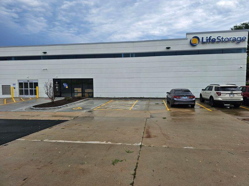 Extra Space Storage facility on 105 Albrecht Dr - Lake Bluff, IL