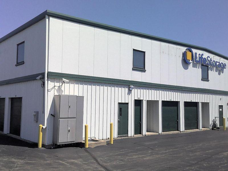 Extra Space Storage facility on 500 N Kirk Rd - Batavia, IL