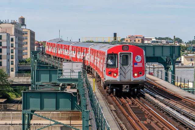 Chicago L Train Photo via @mattcsenge