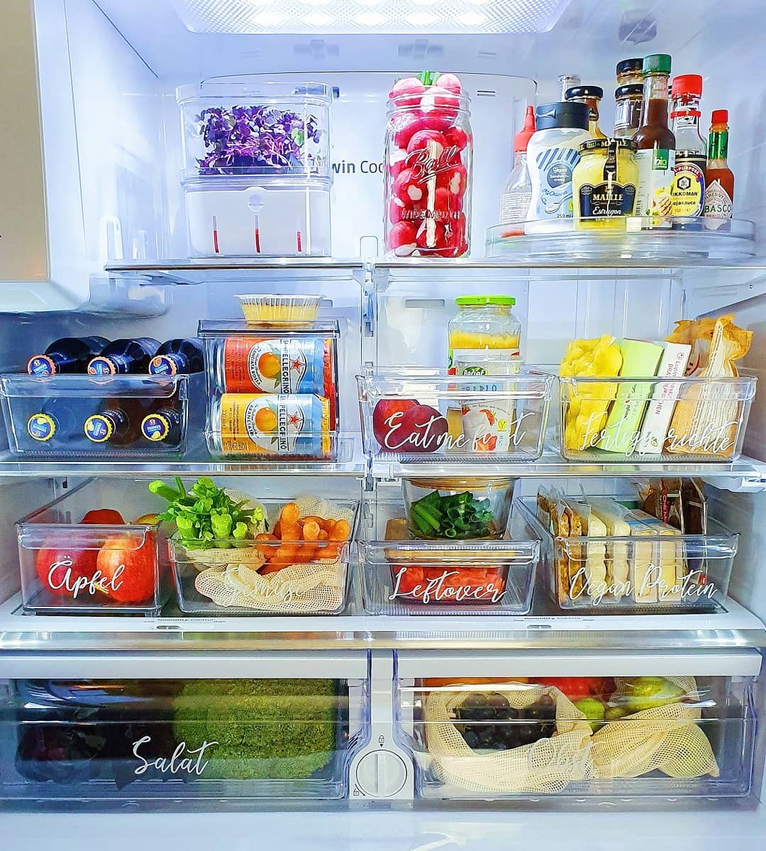 https://www.extraspace.com/blog/wp-content/uploads/2017/01/declutter-fridge-kitchen-ideas.jpg
