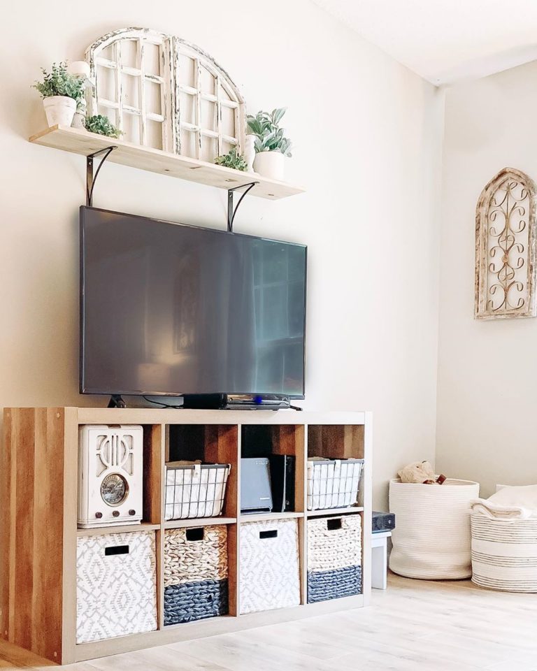 Space-Efficient Furniture for Small Apartments: Shelving Ideas