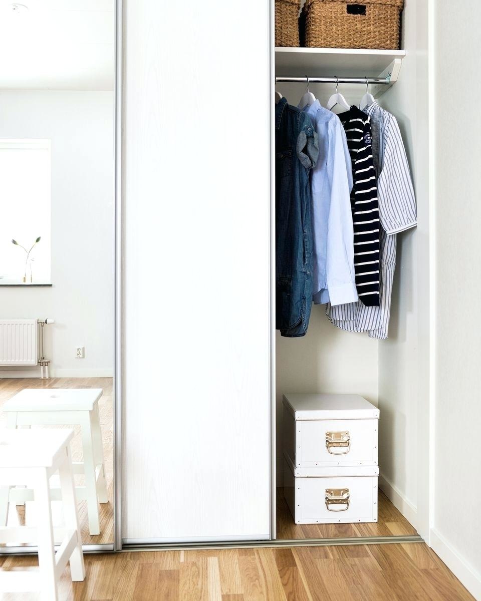 Organized, simple men's closet. Photo by Instagram user @theemersonapt