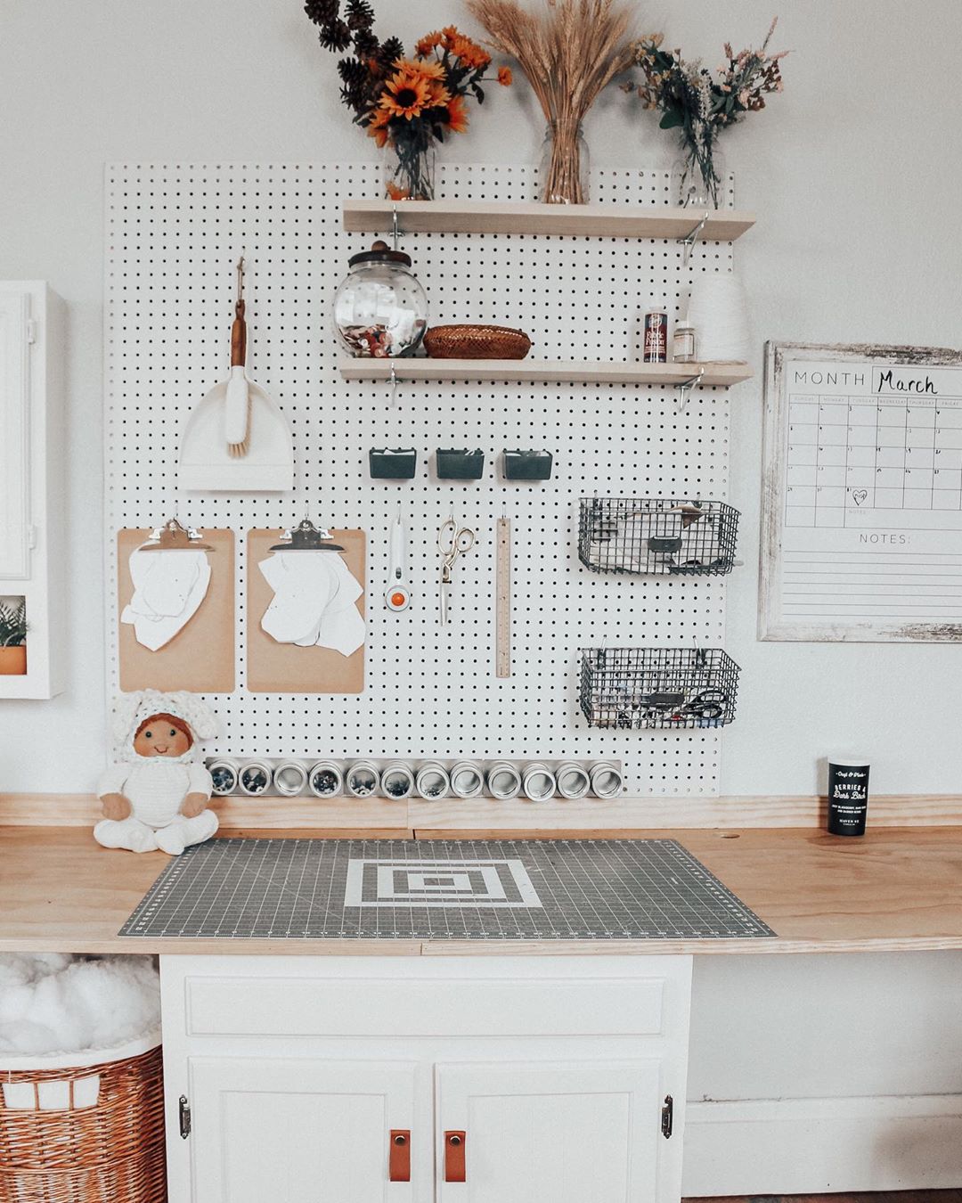 20 Ideas for Designing a Craft Room at Home