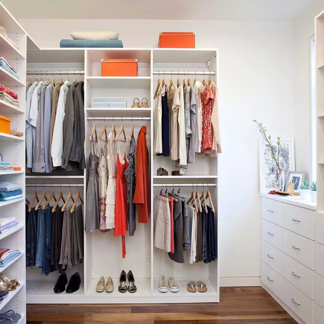 https://www.extraspace.com/blog/wp-content/uploads/2018/02/bedroom-organization-tips-design-closet-for-maximum-space.jpg.webp