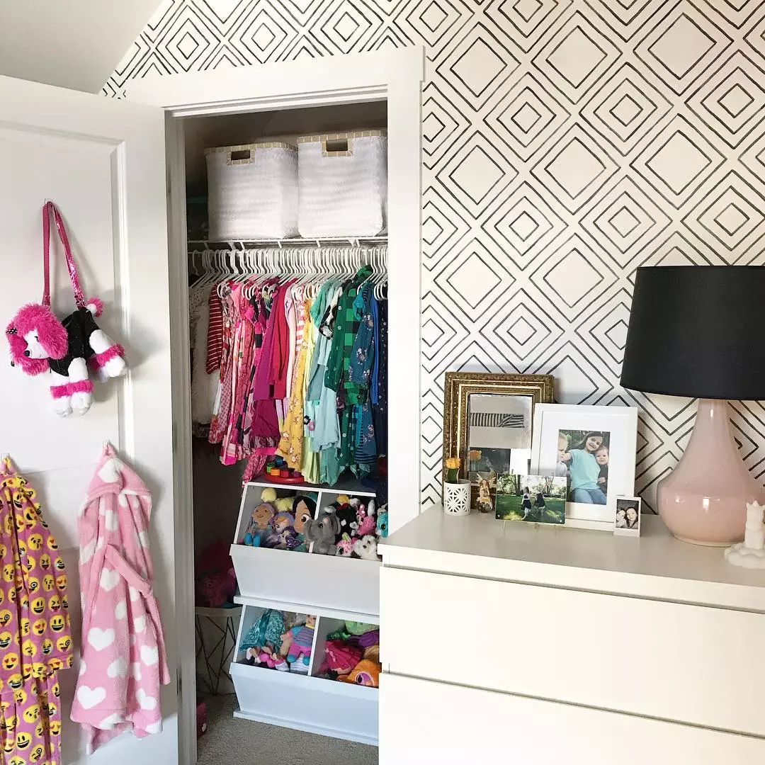 https://www.extraspace.com/blog/wp-content/uploads/2018/02/kids-room-organization-storage-without-lid.jpg.webp