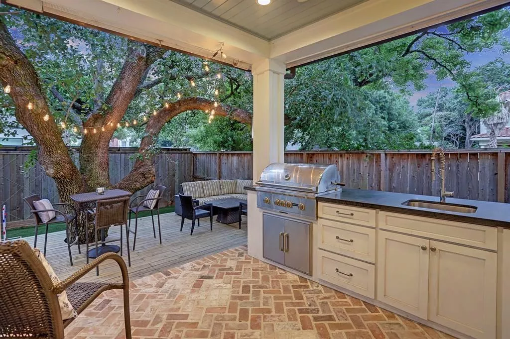 Should You Cover an Outdoor Kitchen?