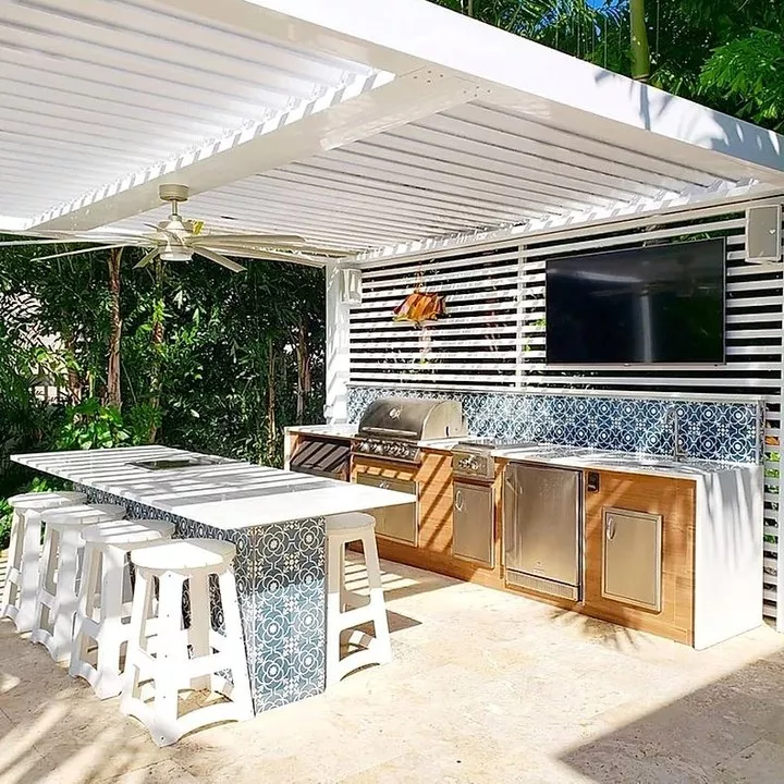 https://www.extraspace.com/blog/wp-content/uploads/2018/03/guide-to-building-an-outdoor-kitchen-ditch-dining-for-bar-seating.jpg.webp
