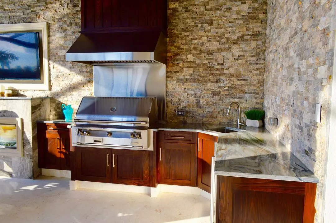 https://www.extraspace.com/blog/wp-content/uploads/2018/03/guide-to-building-an-outdoor-kitchen-put-a-hood-in.jpg.webp