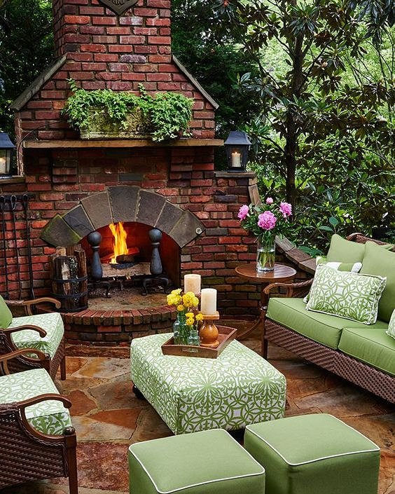 https://www.extraspace.com/blog/wp-content/uploads/2018/03/ideas-for-any-outdoor-living-space-outdoor-living-room.jpg