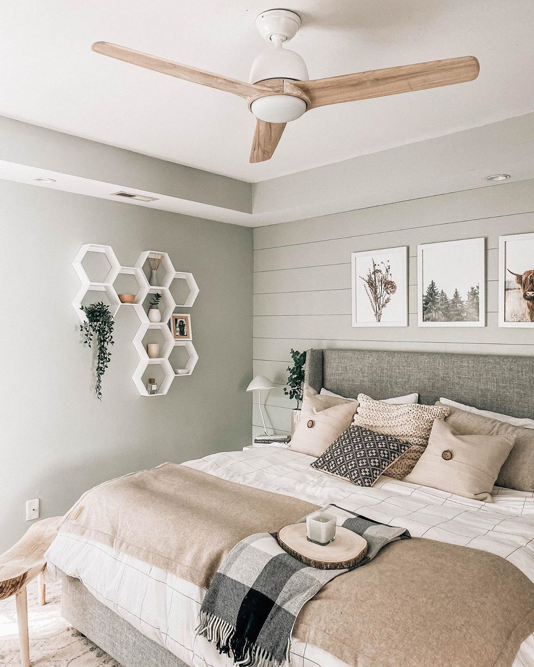 https://www.extraspace.com/blog/wp-content/uploads/2018/05/ceiling-fan-home-features-buyers-want.jpg