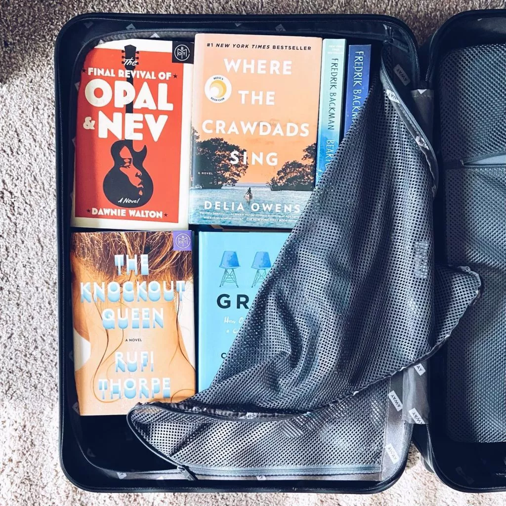 https://www.extraspace.com/blog/wp-content/uploads/2018/08/packing-tips-for-moving-long-distance-move-heavy-items-in-suitcases-1024x1024.jpeg.webp