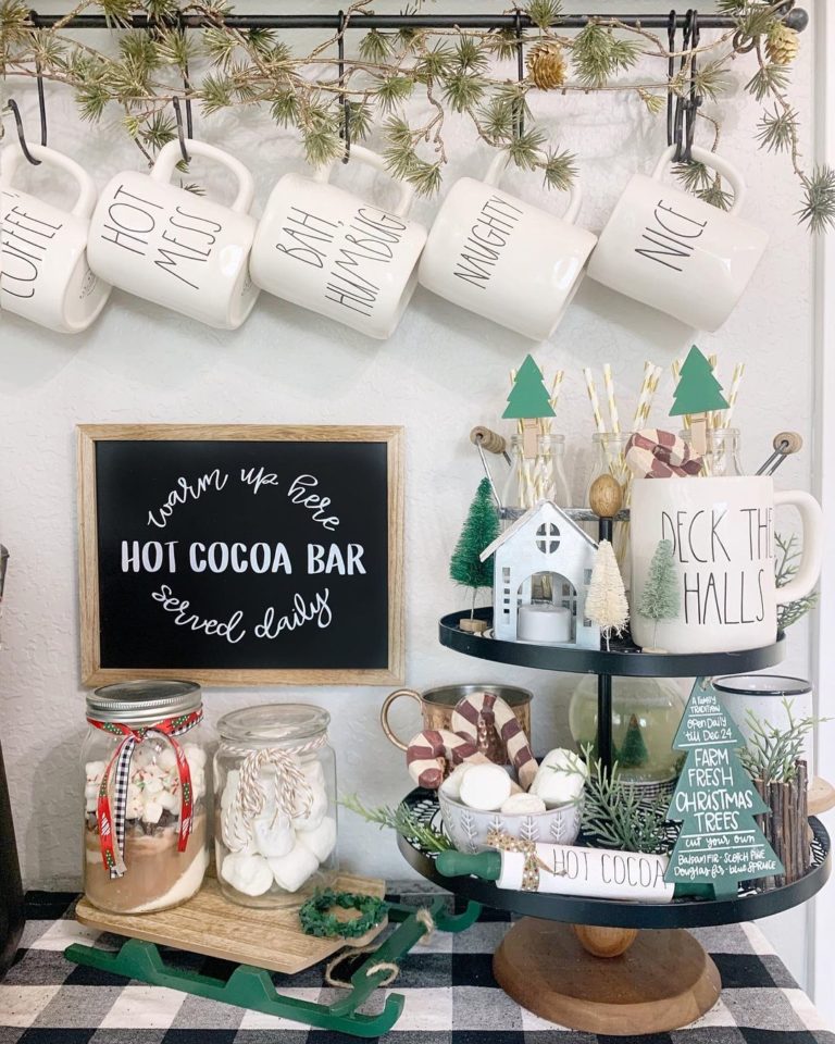 19 Holiday Party Ideas for Hosting Friends & Family | Extra Space Storage