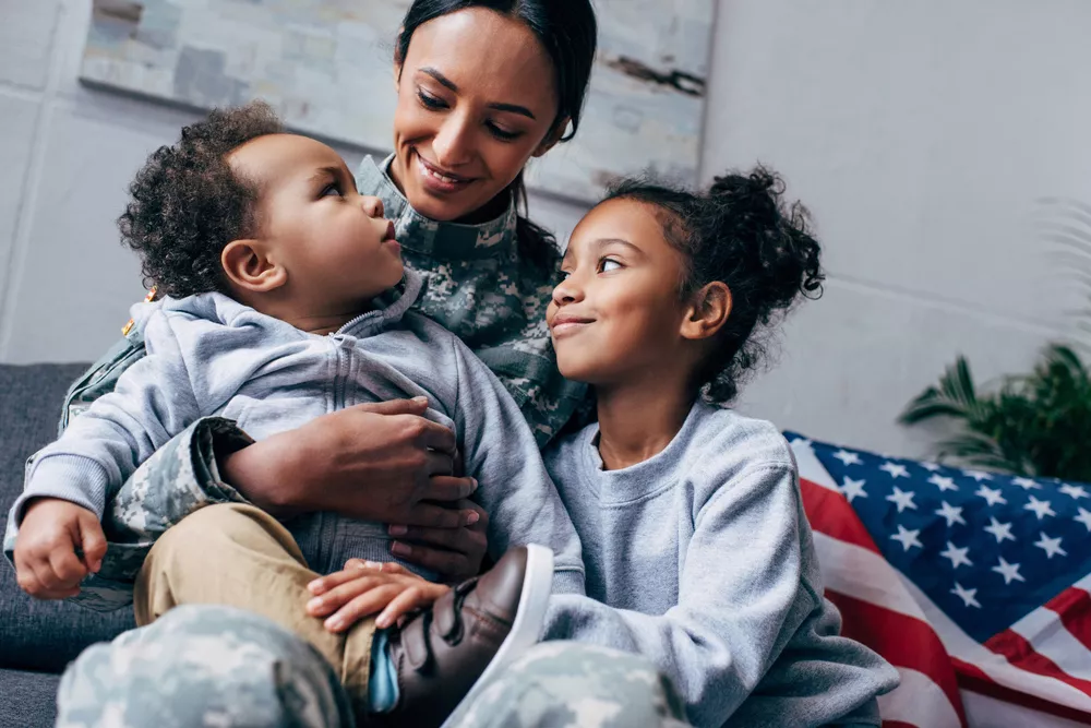 https://www.extraspace.com/blog/wp-content/uploads/2019/05/tips-moving-military-family.jpg.webp