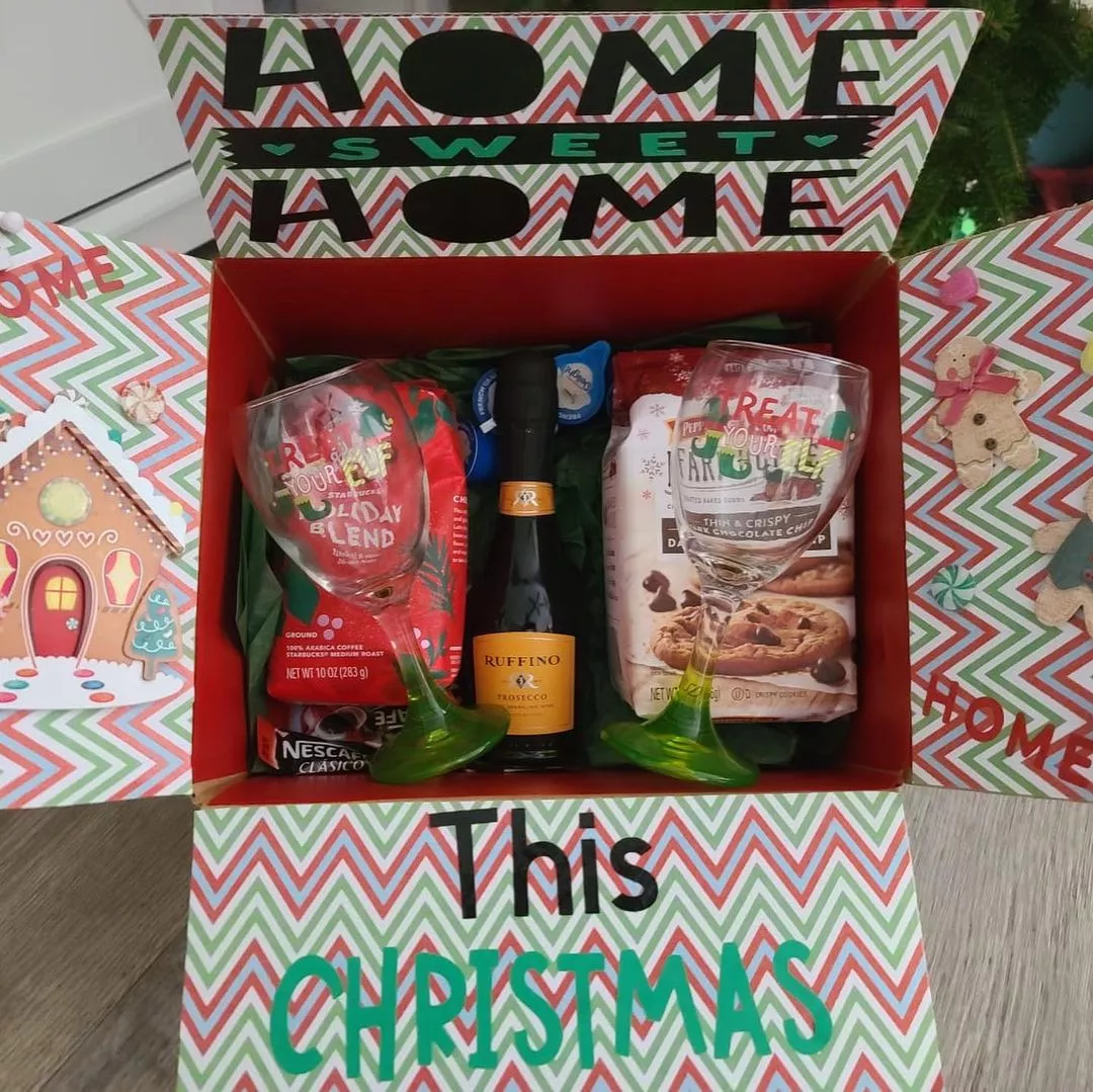 https://www.extraspace.com/blog/wp-content/uploads/2019/12/Acts-of-Kindness-For-Spreading-Holiday-Cheer-Make-Care-Packages.jpeg.webp