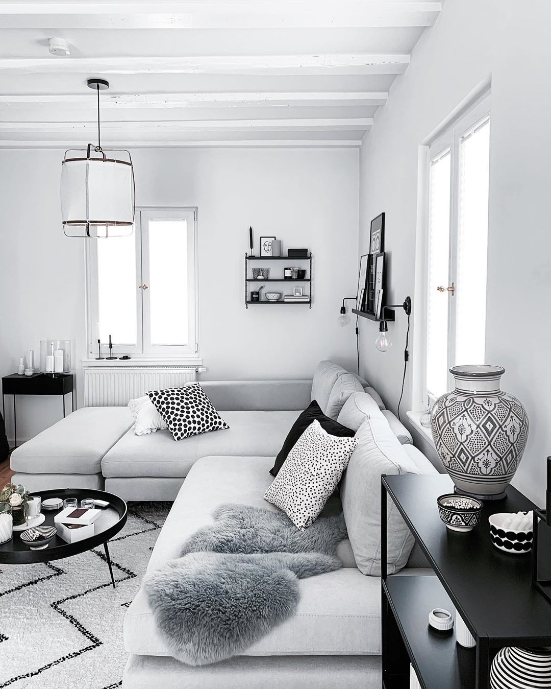 11 Minimalist Living Room Ideas to Simplify Your Space