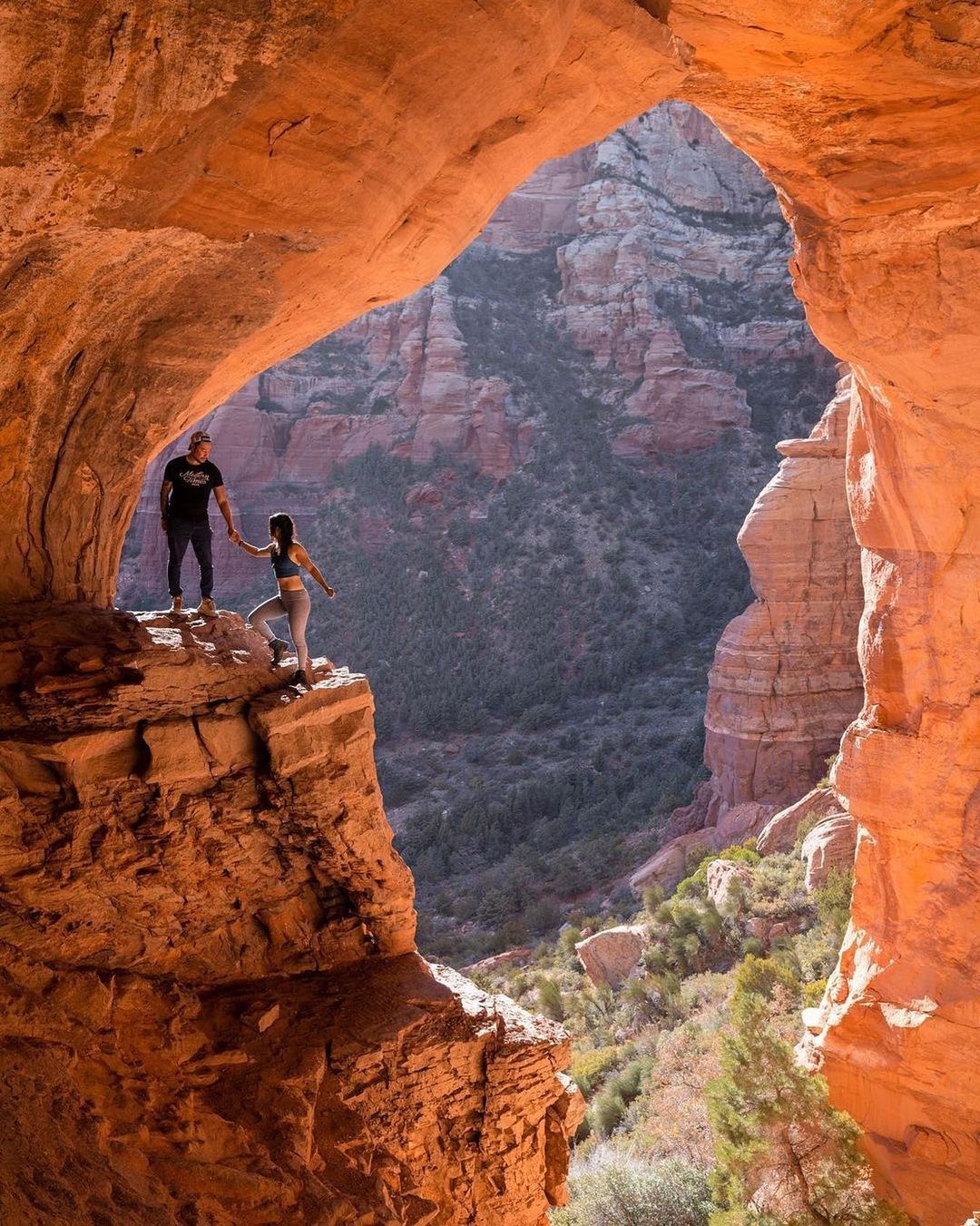 Two people hike in Sedona. Photo by Instagram user @jubel.co.