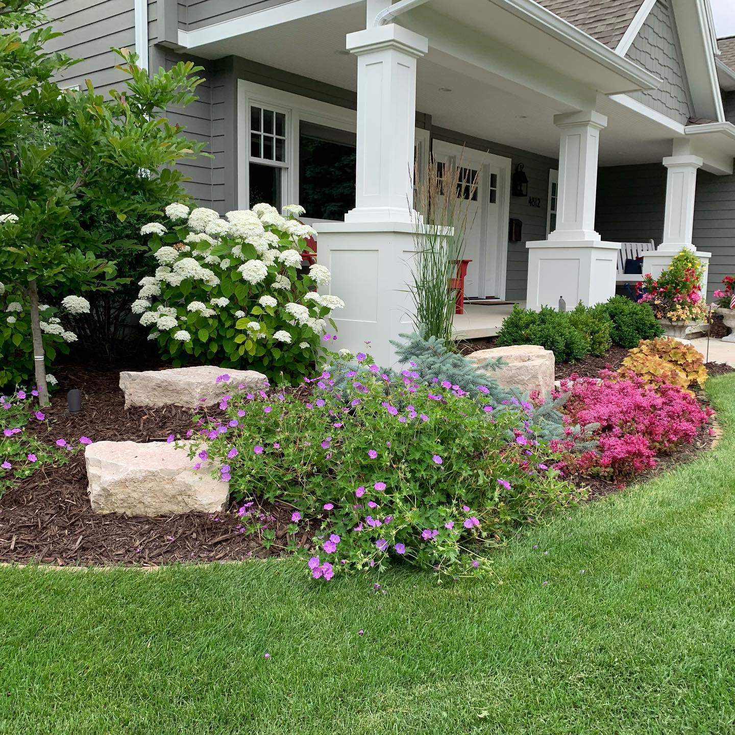 simple landscaping ideas using mulch