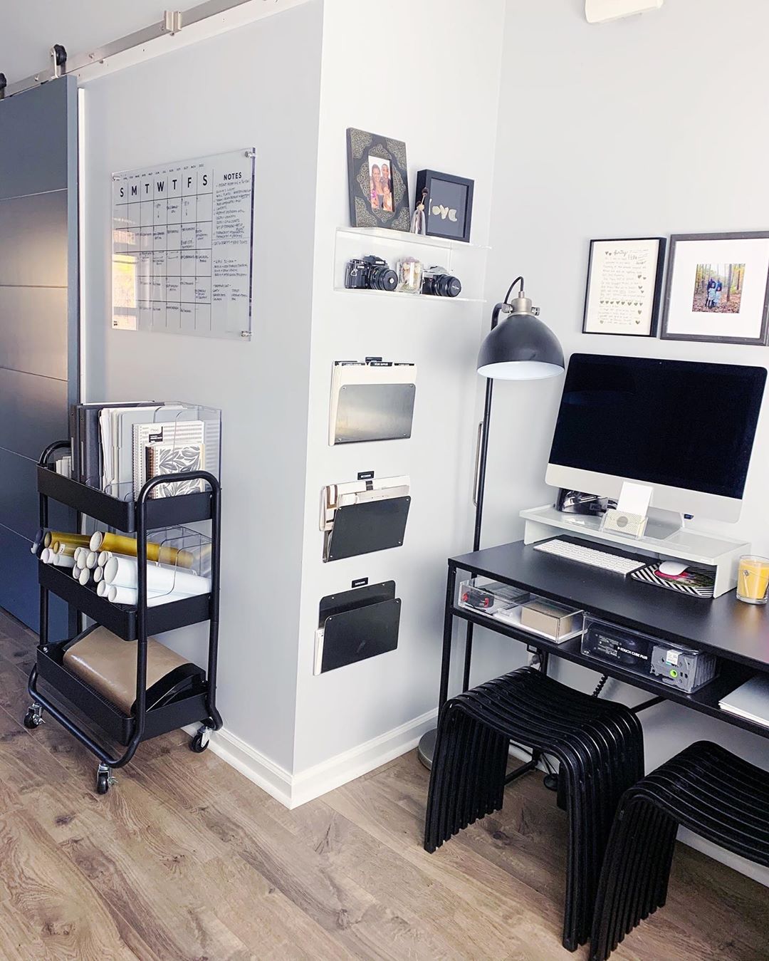 organize desk space