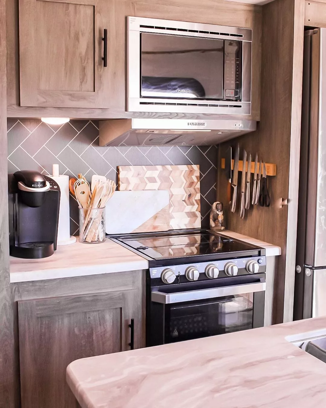 https://www.extraspace.com/blog/wp-content/uploads/2020/05/rv-renovation-ideas-design-a-decorative-backsplash.jpg.webp