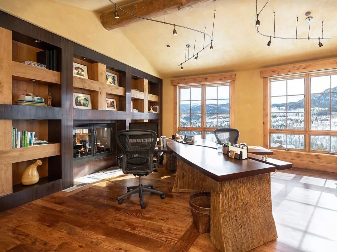 https://www.extraspace.com/blog/wp-content/uploads/2020/08/cool-man-caves-perfect-home-office.jpg.webp