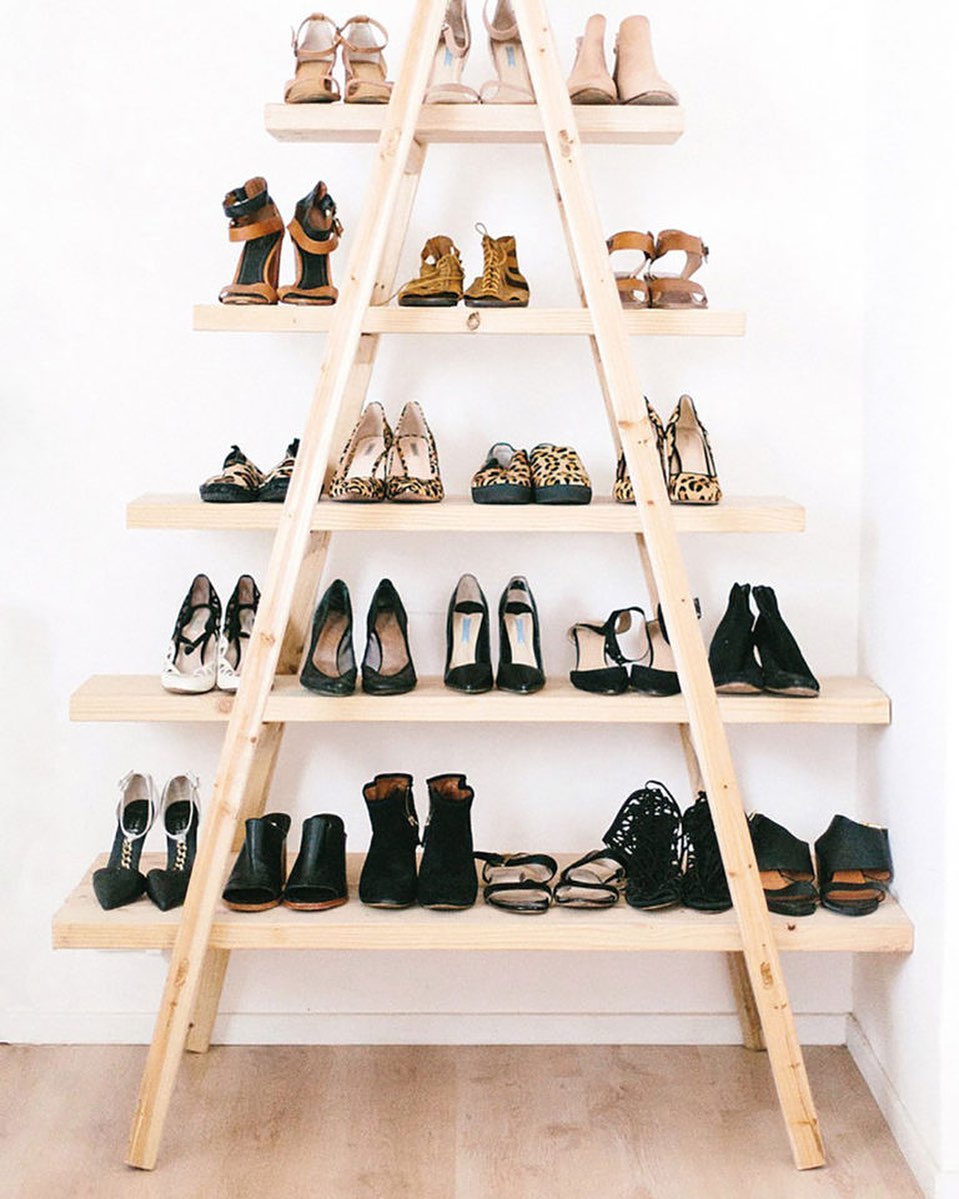https://www.extraspace.com/blog/wp-content/uploads/2020/12/shoe-storage-ideas-display-shoes-on-a-ladder.jpg